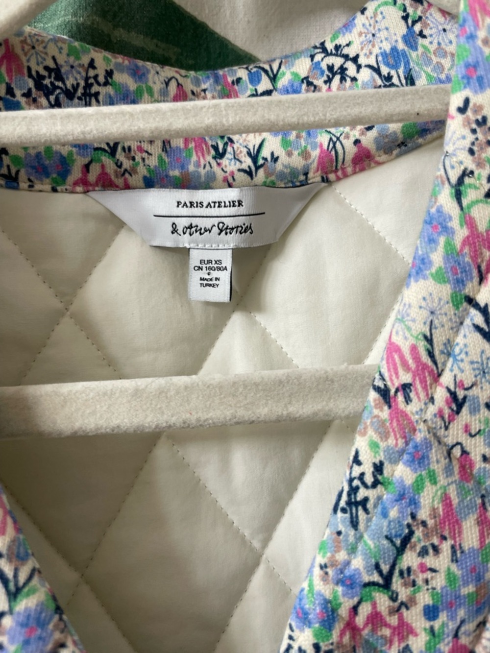 & Other Stories Cream Quilted Floral-Trim Vest with Pastel Print - Picture 4 of 11